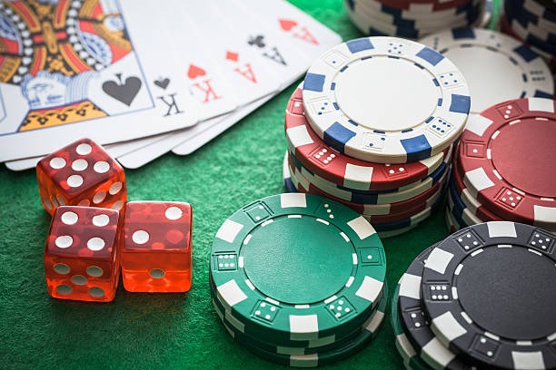 Live roulette table at dunia77 slot with professional dealer and HD camera feed